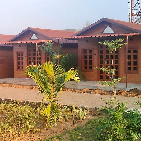 Nirvana Resort And Restaurant Garudeshwar Bagian luar foto