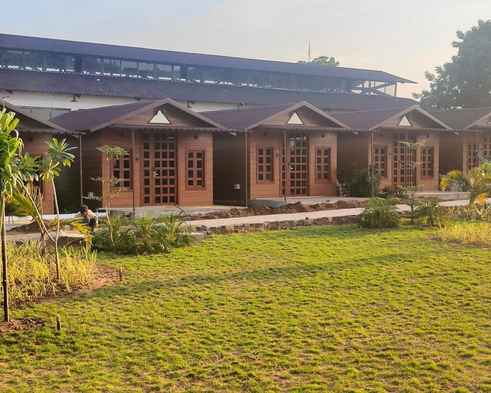 Nirvana Resort And Restaurant Garudeshwar Bagian luar foto