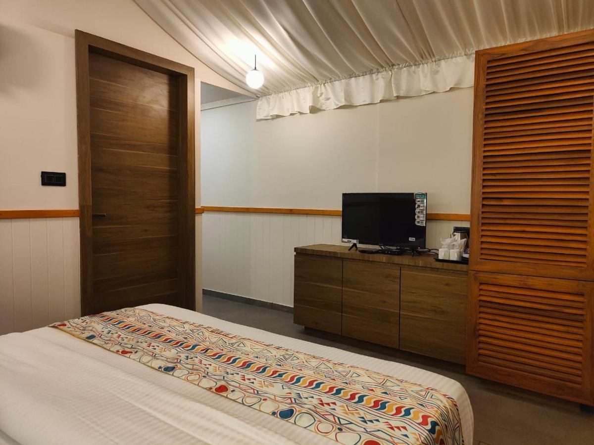 Nirvana Resort And Restaurant Garudeshwar Bagian luar foto
