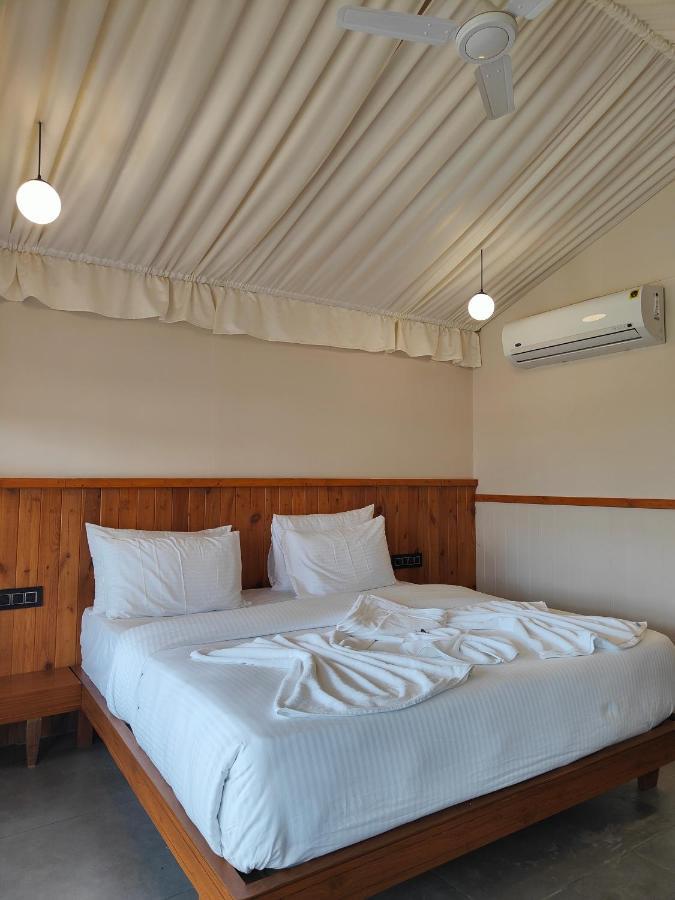 Nirvana Resort And Restaurant Garudeshwar Bagian luar foto