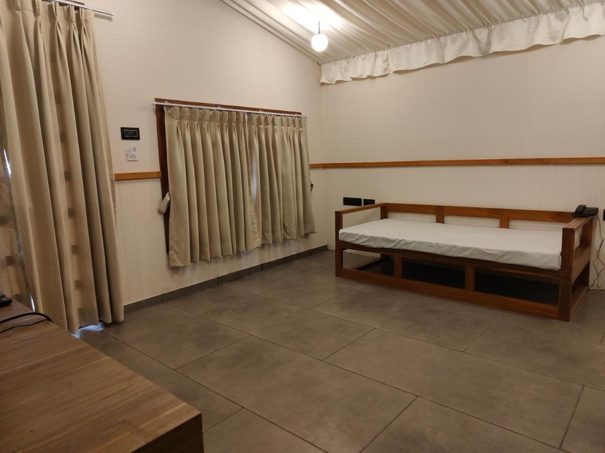 Nirvana Resort And Restaurant Garudeshwar Bagian luar foto