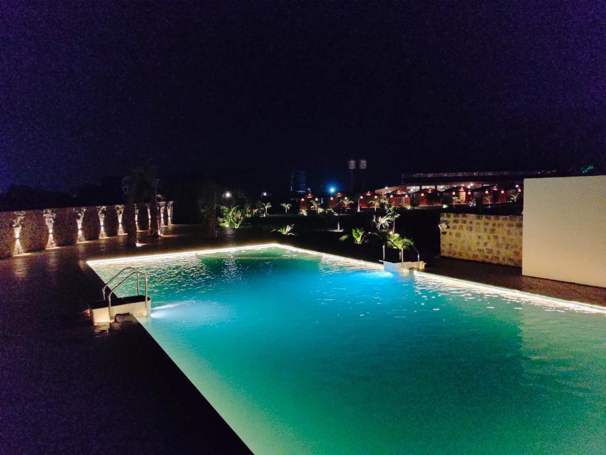 Nirvana Resort And Restaurant Garudeshwar Bagian luar foto